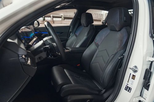 BMW, View Interior Photos of the 2026 BMW 540i xDrive
