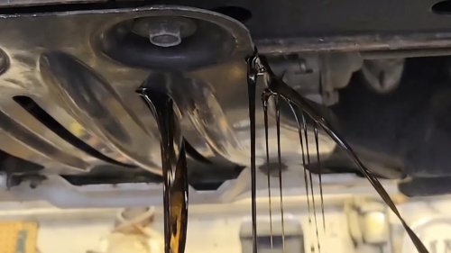 Ford, Mechanic Says Ford Have 'Perfected' the Oil change...but Was He Being Sarcastic?