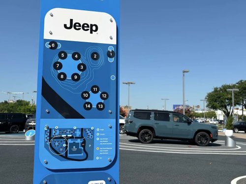 Carvana is rethinking the auto dealership with a new site in Dallas without salespeople