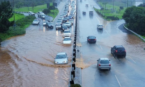 I (Barely) Escaped When Rain Swamped the Highway. Here’s What to Do In a Flash Flood on the Road