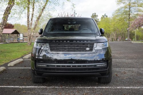 Range Rover SE Plug-In Hybrid Review: Extraordinarily Capable, Just Shy About It