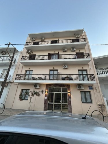 Sunshine & Heat Pumps — How Greece Does Net Zero