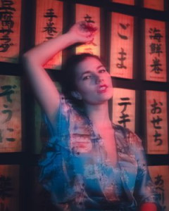 小林麻衣