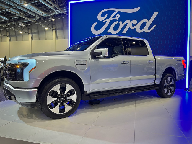 Ford doubles down on EV strategy, looks to sell German production facility